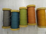 Bobines de fil de laine mérinos pour le tissage d'une écharpe, en stage de tissage à ADN Laine à Pressy Sous Dondin, 71220, en Sud Bourgogne
